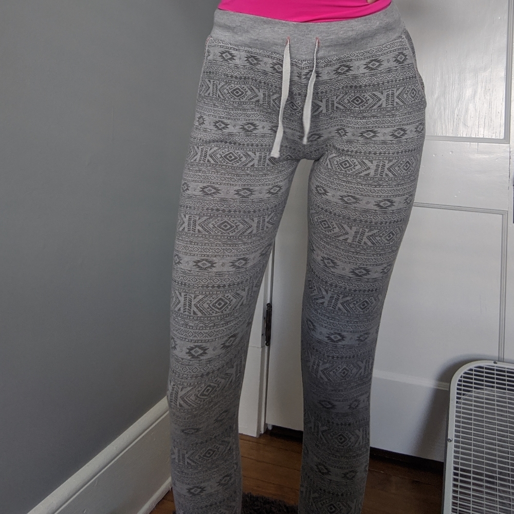 Gray geometric pattern leggings